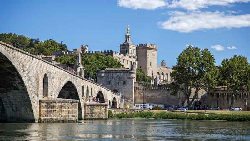 Avignon & Carrires de Lumires